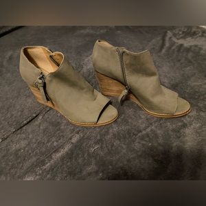Jessica Simpson wedges
